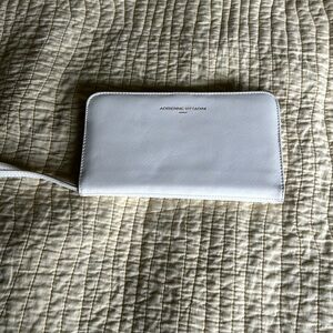 Like new- Adrienne Vittadini- cream wristlet